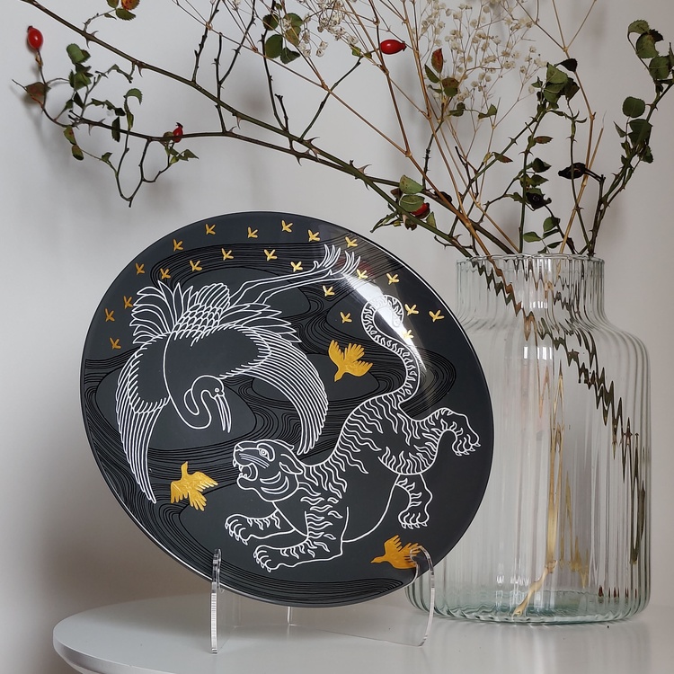 Decorative ceramic plate "Heron and Tiger" from the series "The Chase".