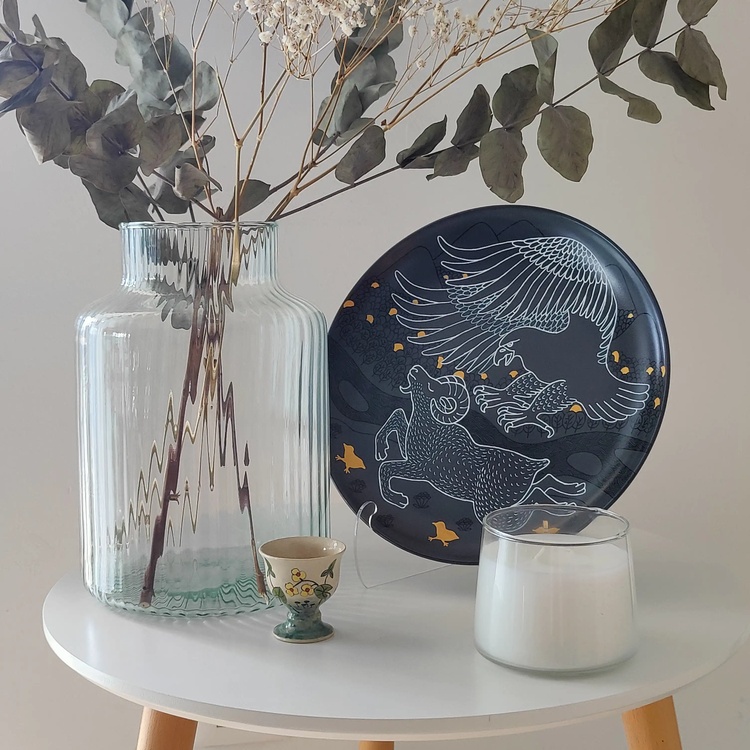 Decorative ceramic plate "Mountain ram and eagle" from the series "The Chase"