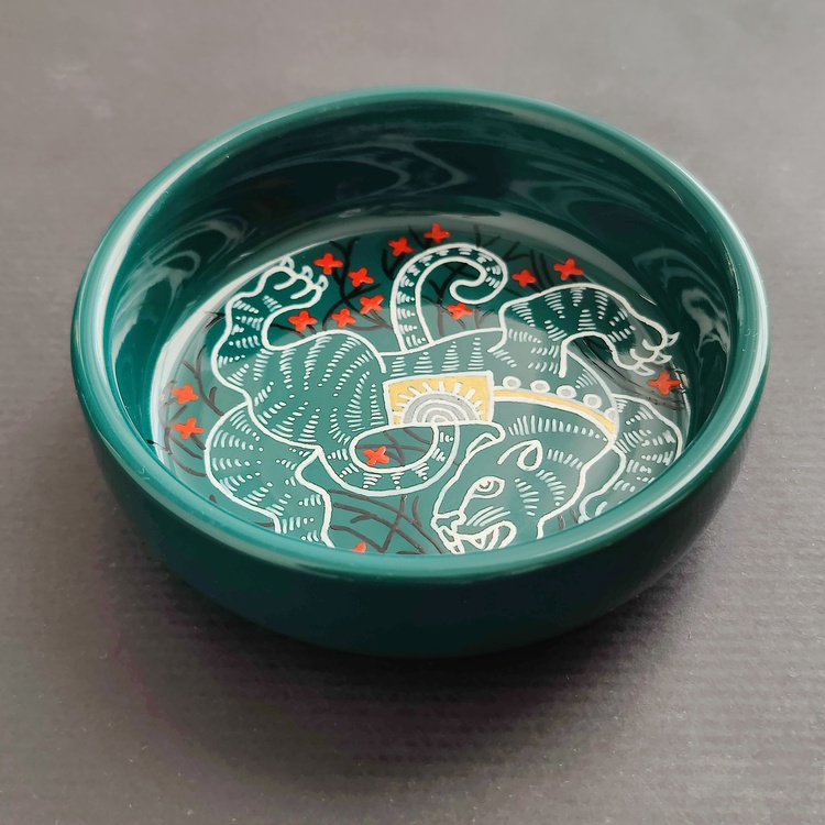 Decorative ceramic small bowl "Tiger" from the "The Chase" series